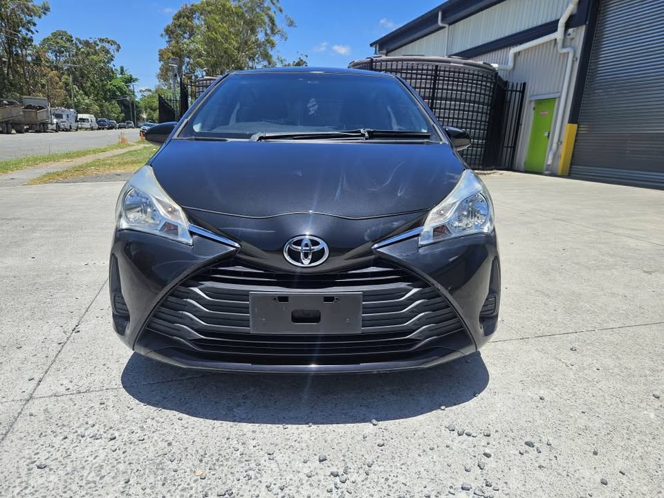 2017 Auto Toyota Yaris with low kms and easy finance 3.jpg